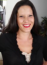 Busty wife DeSire Delgato spreads her older pussy.