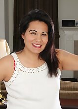Thick MILF Susie Jhonson spreads her dark pussy lips.