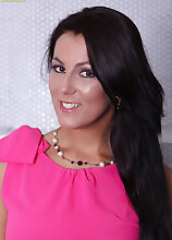 Valentina Ross drops pink dress and fingers her mature pussy.