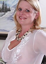 Busty thick mature amateur Lynn Miller exposes tan lined body.