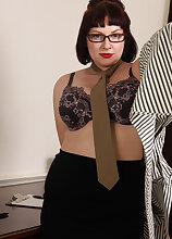 Satine Curvy and Fun
