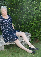 Horny British mature lady playing in the garden