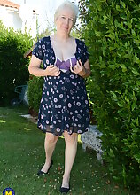 Horny British mature lady playing in the garden