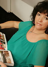 Naughty mature slut playing alone