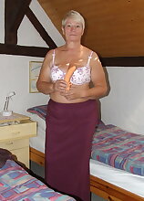 This mature slut loves to make her pussy wet