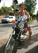 This kinky mama gets a warm creampie