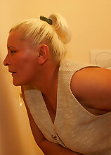 Granny fucking and sucking behind the gloryhole