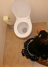 MILF taking the gloryhole in use