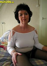 Check those nice mature tits out