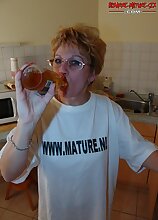 stuffing a big dildo in her mature cunt