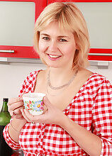 Hot blonde Stella spreads her 43 year old beaver on the counter