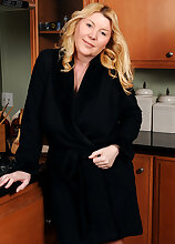 Beautiful 51 year old Venice in the kitchen spreaqding her pussy wide