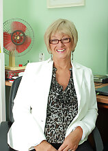 New mature model Samantha T from AllOver30 introduces herself