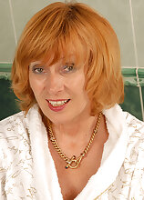 59 year old Karoline scrubbing her hairy bush in the bath