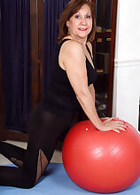 Lynn Mature Yoga