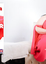 BBW Luna is a beautiful big curvy cougar who loves to masturbate when she's alone at home!