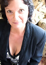 Masturbating GILF Jaqueline loves playing with her hairy pussy and her toy