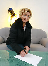 German MILF Teresa Lynn goes naked on her first casting audition