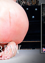 Curvy Big butt Milf Lou BBW with her big breasts is going solo