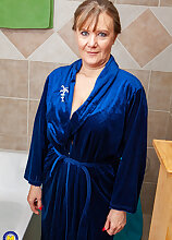 Mature lady playing in bath