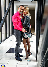 An anal affair with Jasmine Rouge