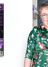 Granny neighbour voyeur - Grandma Petra is getting a surprise visit