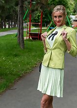 Skinny Long legged MILF Mazzy Leggz is showing all
