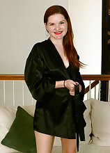 Redhead Hottie Ivy Blair