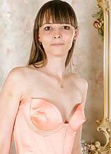 Preferita Slender Hot MILF
