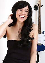 Tracy Rose rocks the guitar