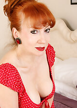Elegant hottie Red undresses