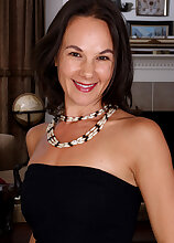Lovely brunette Mindy Johansen strips to play