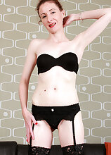 Skinny sexy Scarlet Louise shows off