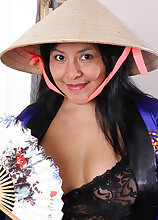 Beautiful exotic CiCi Jones takes off her robe and hat to hang out in the nude
