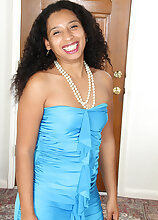 Ebony MILF Theresa Long slides out of her elegant dress to spread