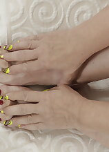 Jennifer is a 55 year old granny that loves playing with her feet and get extremely wet by doing so