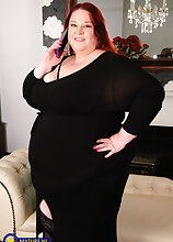 British masturbating Missy is a BBW cougar with a big ass who loves to masturbate