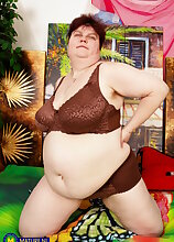 Mature.nl - Mature BBW Mileva gets her fat unshaved pussy pounded by her toyboy