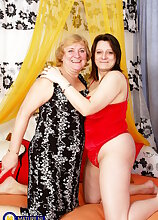 Mature.nl - Busty mature lesbians Karli & Evie play with each others pussies