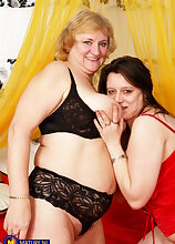 Mature.nl - Busty mature lesbians Karli & Evie play with each others pussies