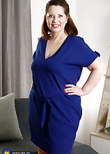 Mature.nl - Curvy Klara is a big butt, big tits MILF who loves to play with her shaved pussy