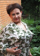 Mature.nl - Nata is a curvy mature nympho that loves to finger her ass and pussy when she's alone
