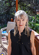 Mature.nl - American saggy tits granny Candis loves masturbating on the couch