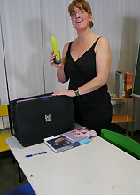 Mature.nl - Schoolteacher Marie is a mature nympho that loves to masturbate in class
