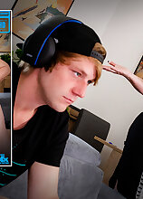 Mature.nl - Gaming toyboy loves to play with his hot fucking thick stepmom Bella Simea