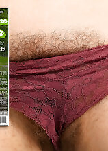 Mature.nl - Hairy Mature Amateur Clare is telling her kinky secrets