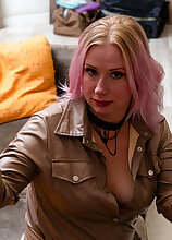 Mature.nl - Spying on my masturbating hot mature neighbour