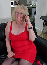 Curvy mature slut sucking and fucking a younger dude